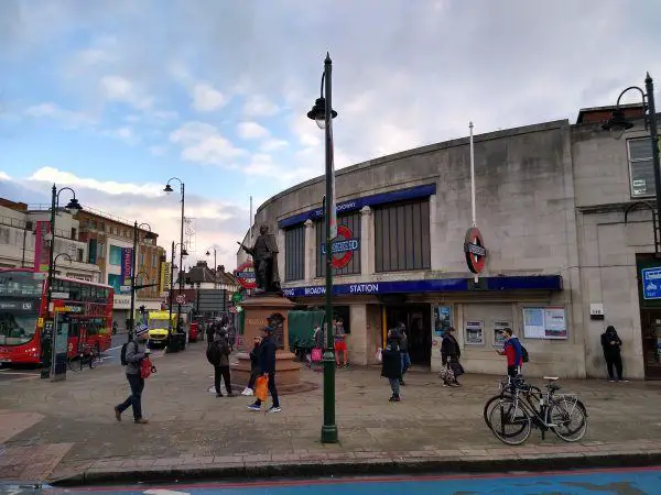 Tooting Broadway station